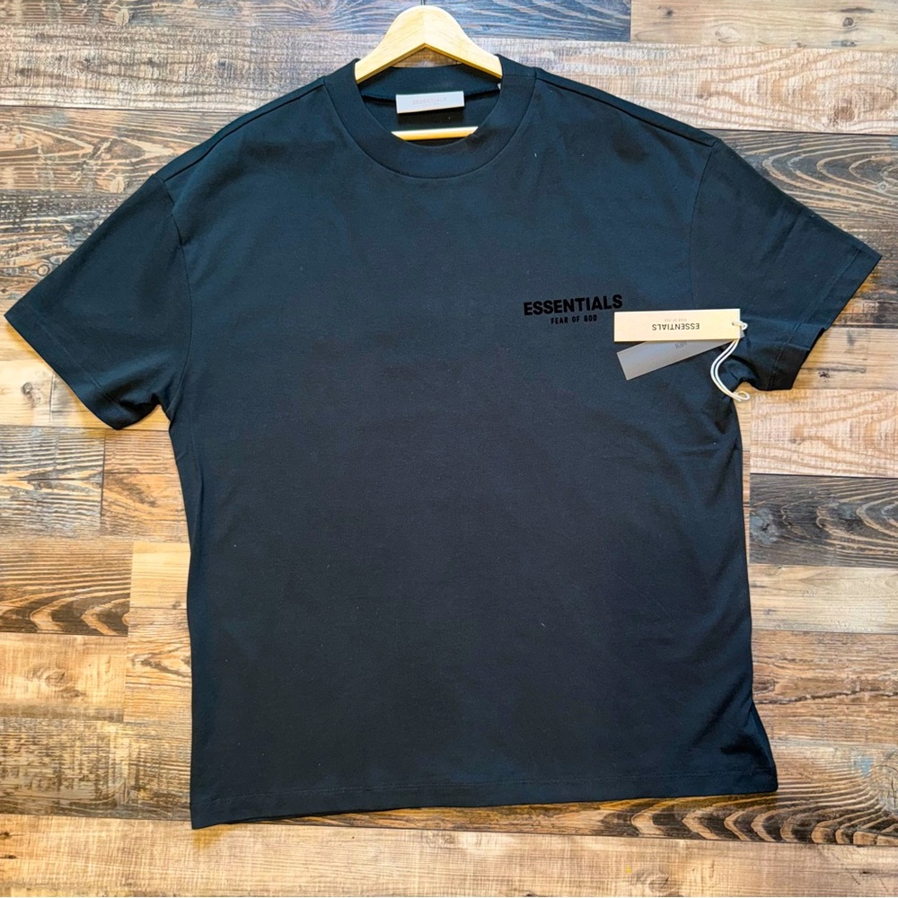 NWT ESSENTIALS Men’s Medium